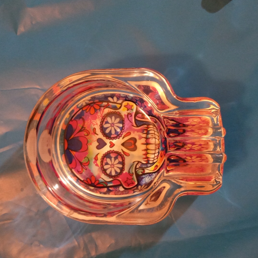 Brand new Glow in the dark skull ashtray but it can be used 4 jewelry Etc